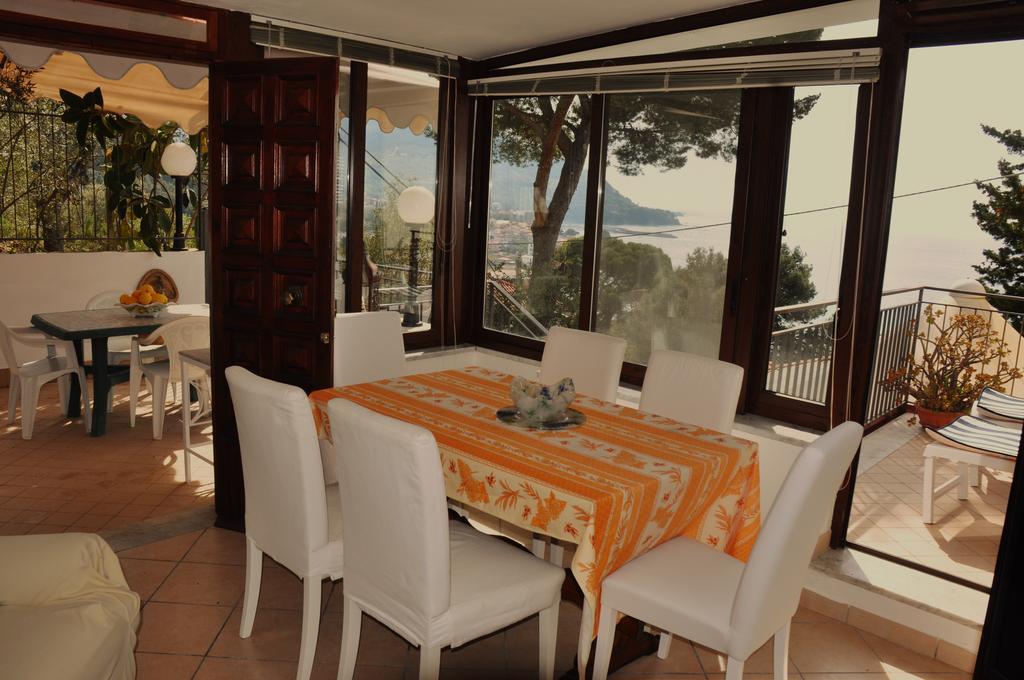 Villa Laura Sea View Apartments Santa Maria di Castellabate Eksteriør bilde